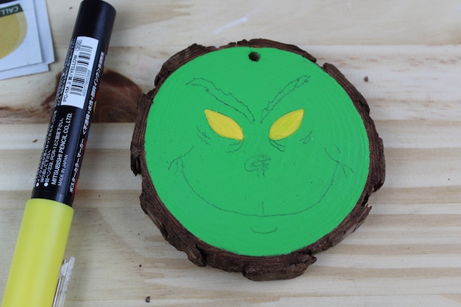Adding yellow to the Grinch eyes