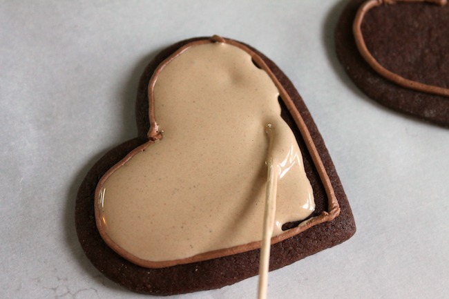 Coffee liqueur icing adds a unique flair to these adult Valentine’s Day cookies. The rich flavor and classy appearance will be appreciated – and so will your efforts with these Kahlua Mocha Heart Cookies recipe.