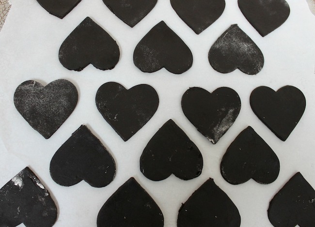 Coffee liqueur icing adds a unique flair to these adult Valentine’s Day cookies. The rich flavor and classy appearance will be appreciated – and so will your efforts with these Kahlua Mocha Heart Cookies recipe.