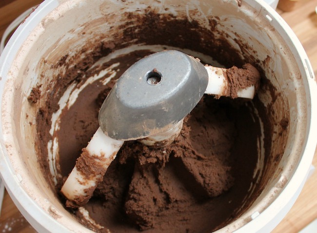 Coffee liqueur icing adds a unique flair to these adult Valentine’s Day cookies. The rich flavor and classy appearance will be appreciated – and so will your efforts with these Kahlua Mocha Heart Cookies recipe.