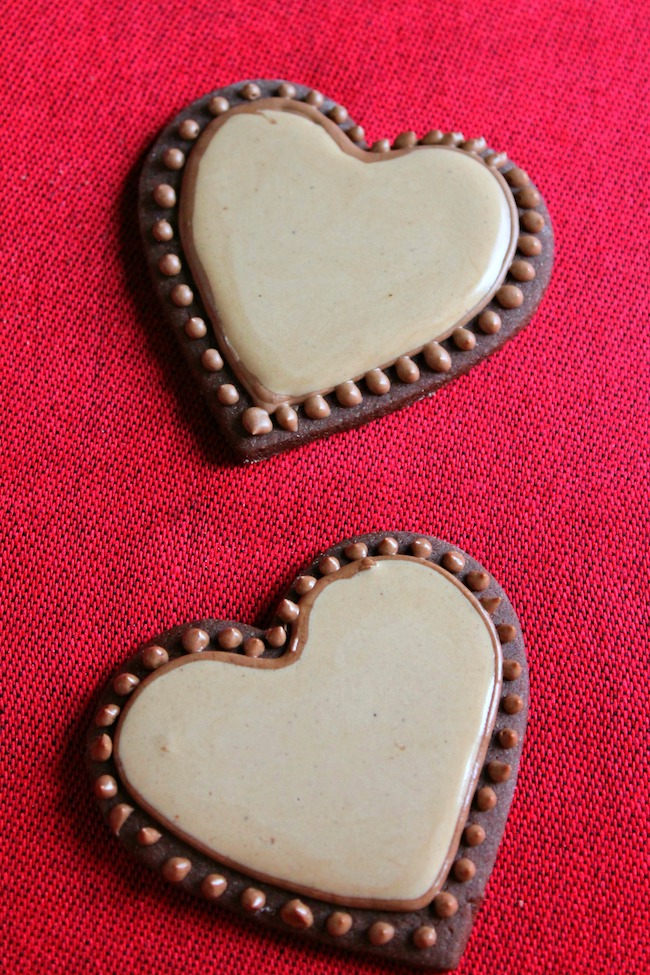 Coffee liqueur icing adds a unique flair to these adult Valentine’s Day cookies. The rich flavor and classy appearance will be appreciated – and so will your efforts with these Kahlua Mocha Heart Cookies recipe.