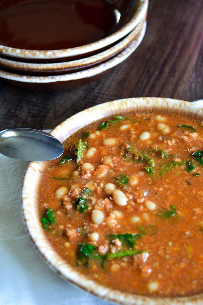 Slow cooker sausage, kale and bean soup