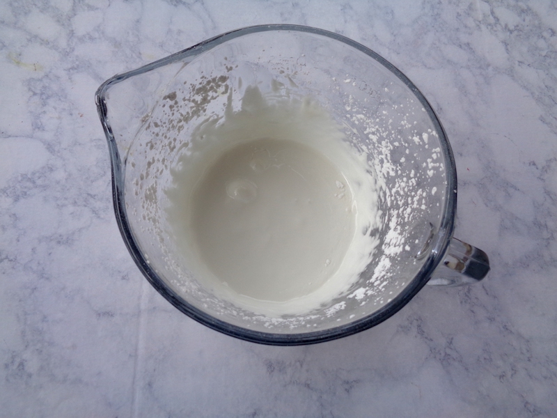 Another one of family favorite recipes that not only tastes good but is easily made with a cake mix. The&nbsp;4th of July Cake Mix Donuts Recipe is fun and perfect for any patriotic party including picnics.