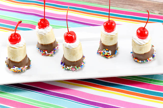 I love bite size holiday foods. The Banana Split Bites Recipe is perfect for a last minute treat for the 4th of July or any holiday for that matter.