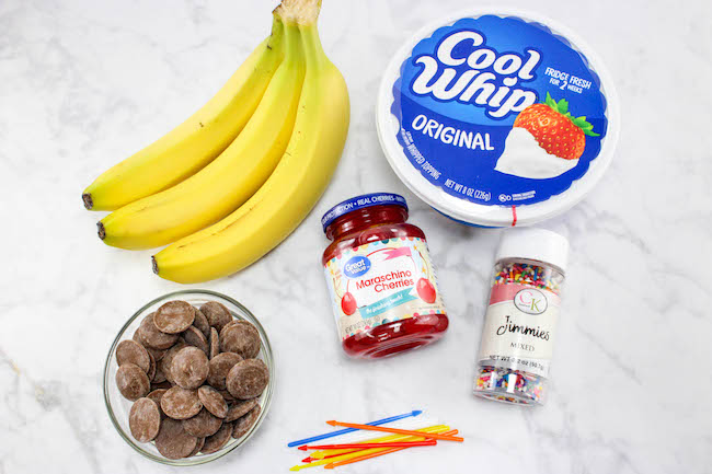 I love bite size holiday foods. The Banana Split Bites Recipe is perfect for a last minute treat for the 4th of July or any holiday for that matter.