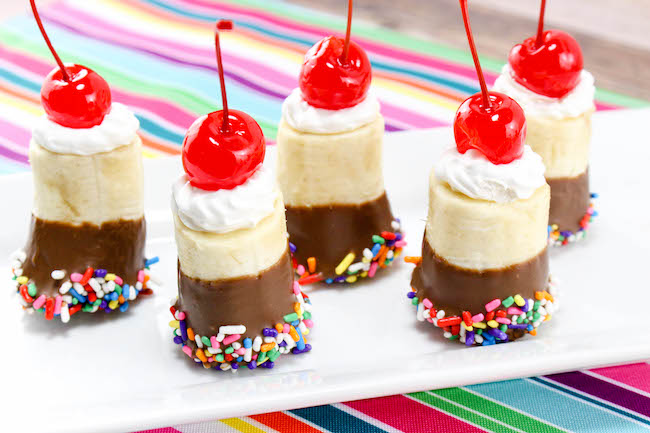 I love bite size holiday foods. The Banana Split Bites Recipe is perfect for a last minute treat for the 4th of July or any holiday for that matter.
