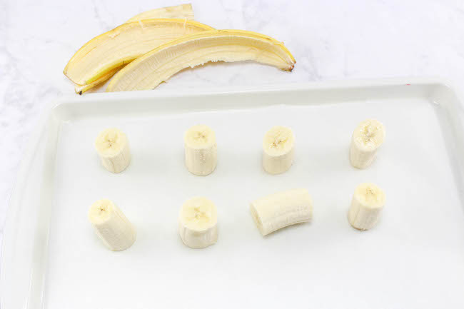 I love bite size holiday foods. The Banana Split Bites Recipe is perfect for a last minute treat for the 4th of July or any holiday for that matter.