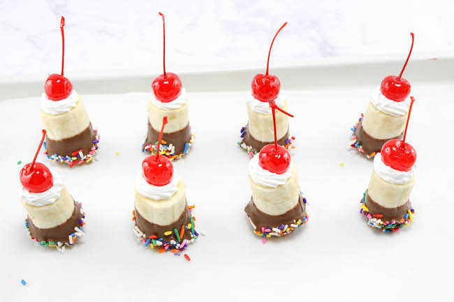 I love bite size holiday foods. The Banana Split Bites Recipe is perfect for a last minute treat for the 4th of July or any holiday for that matter.