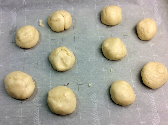 Roll sugar cookies into balls