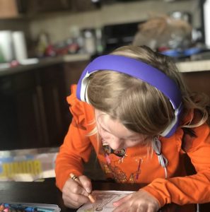 LilGadgets Volume Limited Kids Headphones is the decibels are limited and there is a SharePort so that two children can listen at the same time. Ad #JustPlumCrazy #JPCHGG18 #LilGadgets