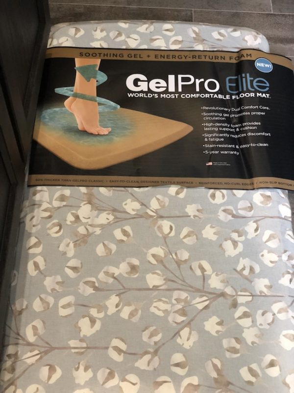 GelPro Elite kitchen mat is made with high-density foam with a revolutionary dual comfort core, it provides lasting cushion and support.
